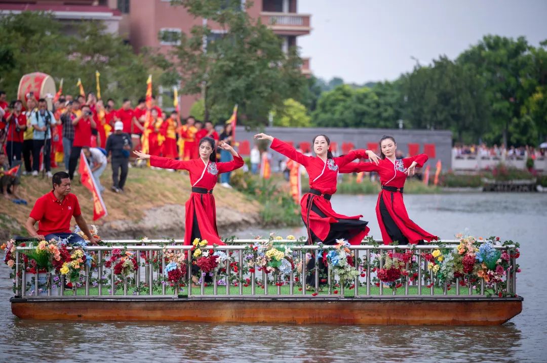 燃動(dòng)金秋 | 草艇競(jìng)渡，奪人風(fēng)采彰顯非遺文化瑰寶之韻(圖8)